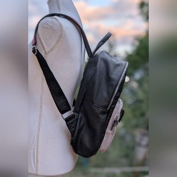 Betsey Johnson Collectable "Puppy" Backpack NWOT - Picture 4 of 10